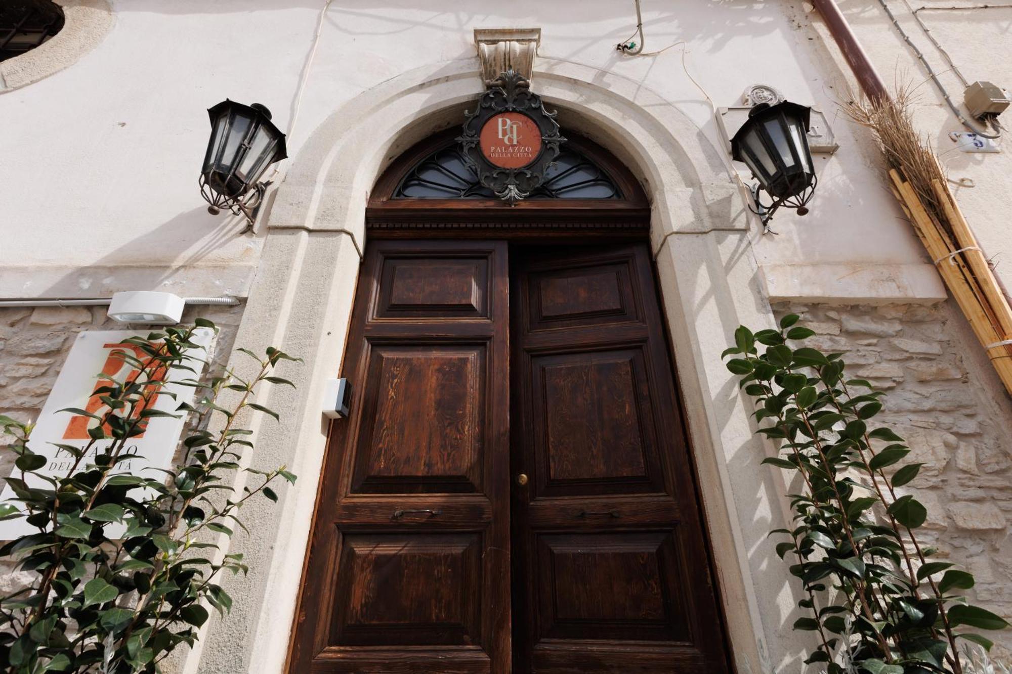 מלון אניונה Palazzo Della Citta מראה חיצוני תמונה