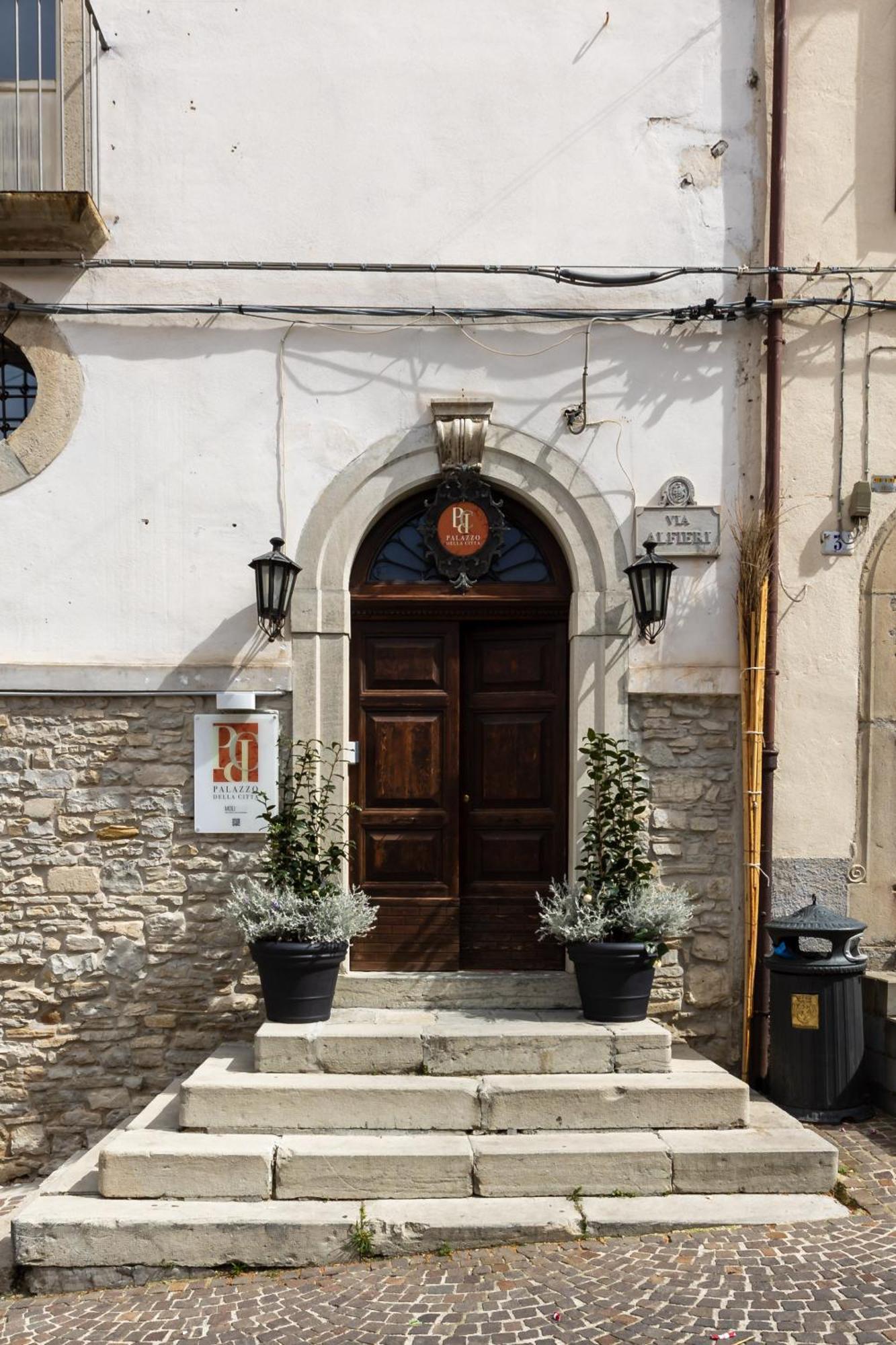 מלון אניונה Palazzo Della Citta מראה חיצוני תמונה