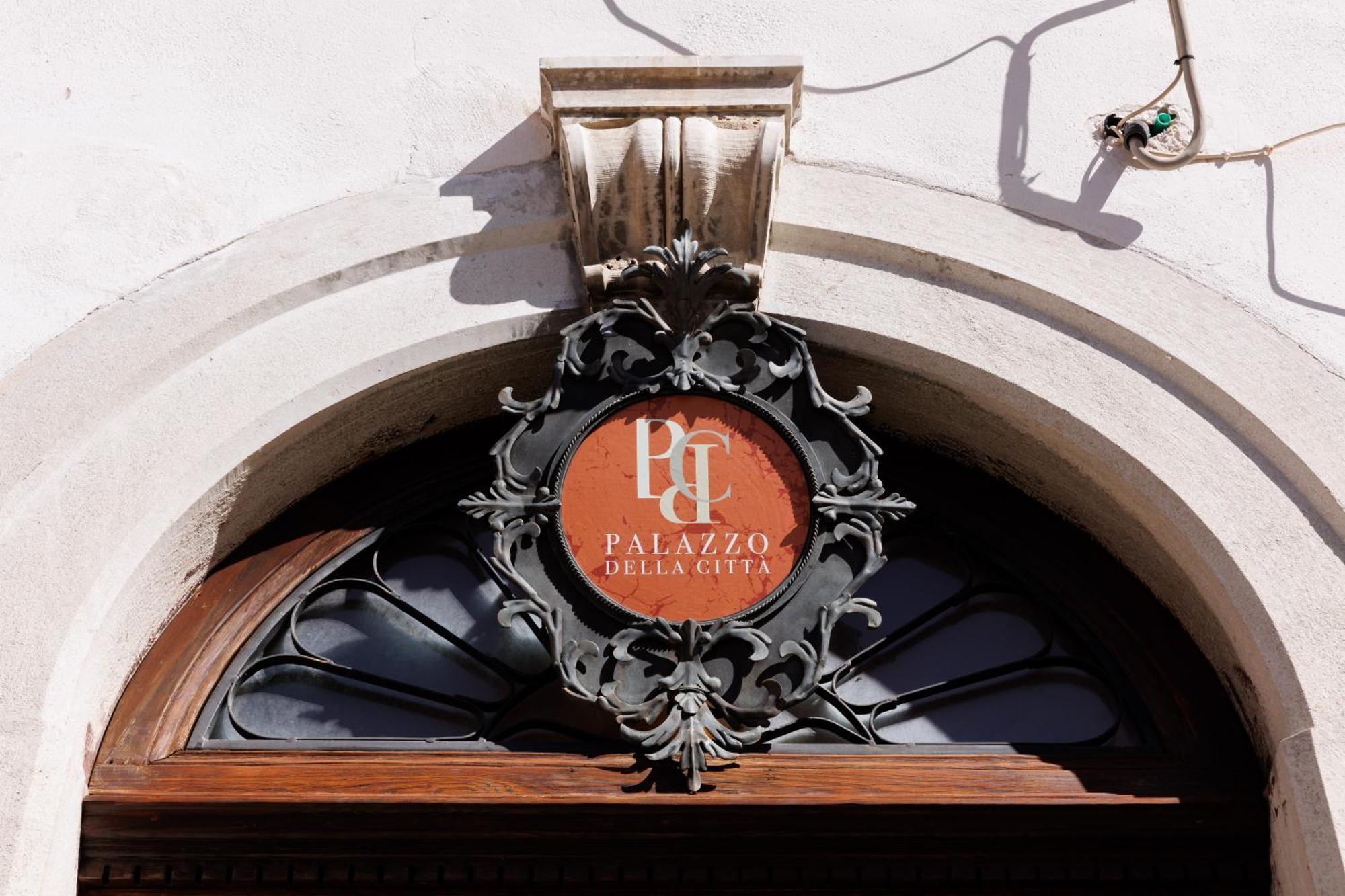 מלון אניונה Palazzo Della Citta מראה חיצוני תמונה
