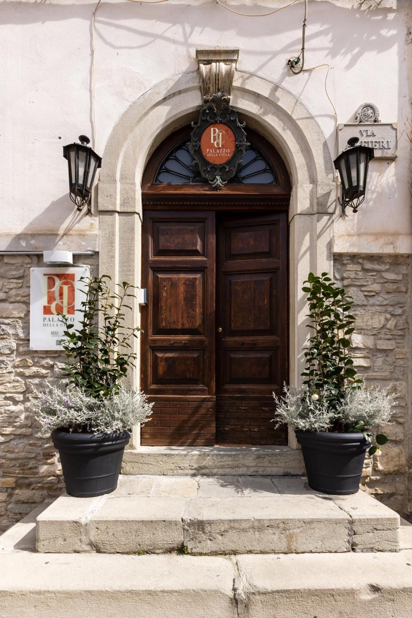 מלון אניונה Palazzo Della Citta מראה חיצוני תמונה